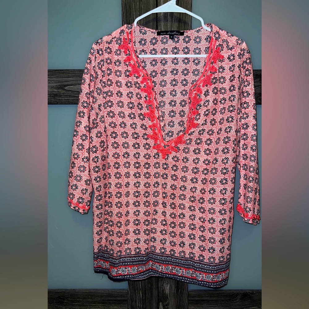 Super cute boho flowy top. Orange and blue